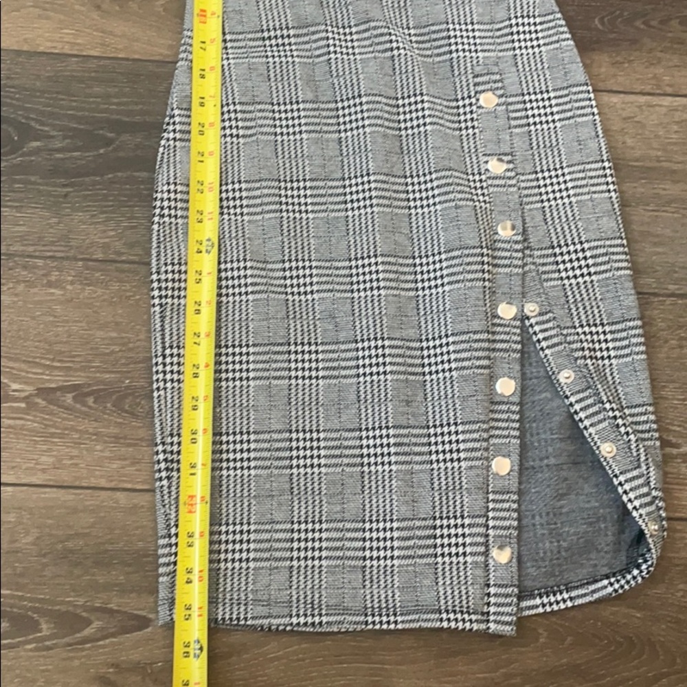 Fitted Plaid Snap Dress - Picture 4 of 7